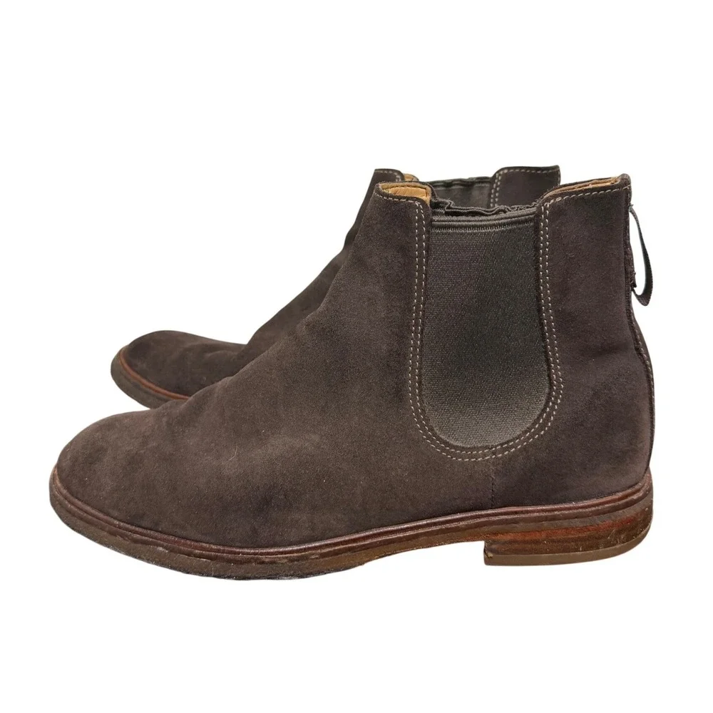 Clarks Chelsea Boot Mens 8 Clarkdale Gobi Dark Brown Suede Ankle Pull On EUC